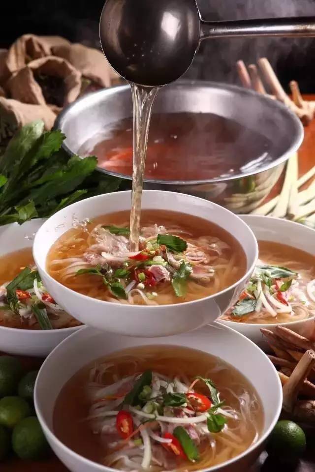 关关相亲对象主动请吃饭那段,关关去吃饭