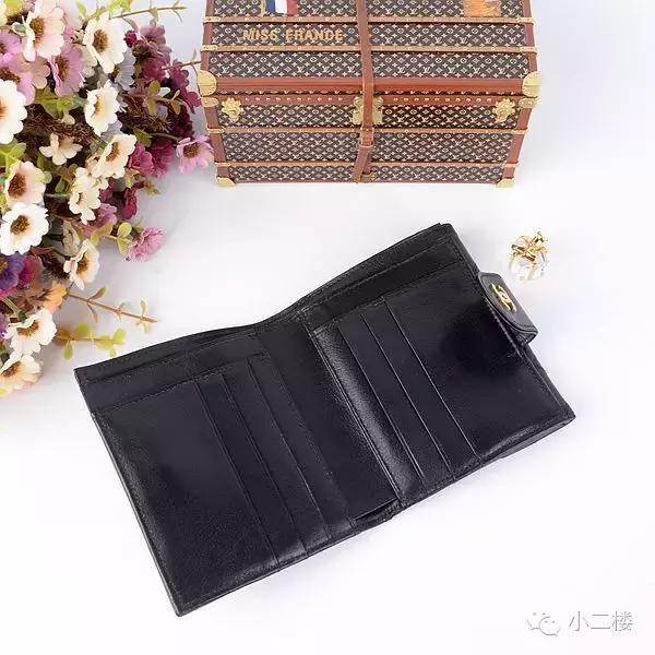 钱包要选什么样的才好,什么牌子的钱包好看适合女孩子