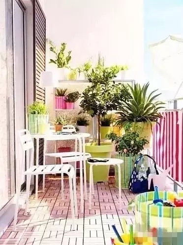 为了让媳妇高兴，他说阳台就要这样装