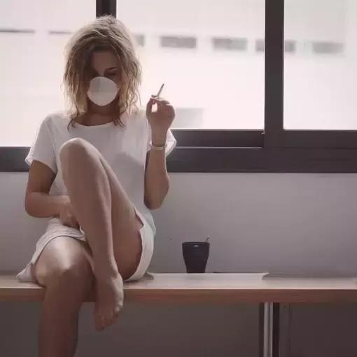 每天睡六个小时为了赚钱值得吗,为什么十点钟起床的人收入最高