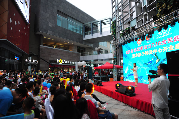 世界游泳冠军野外游泳,世界冠军小孩游泳