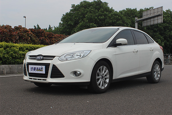 2013年1.8l福克斯二手车油耗多少,福克斯2011款三厢经典手动油耗1.8