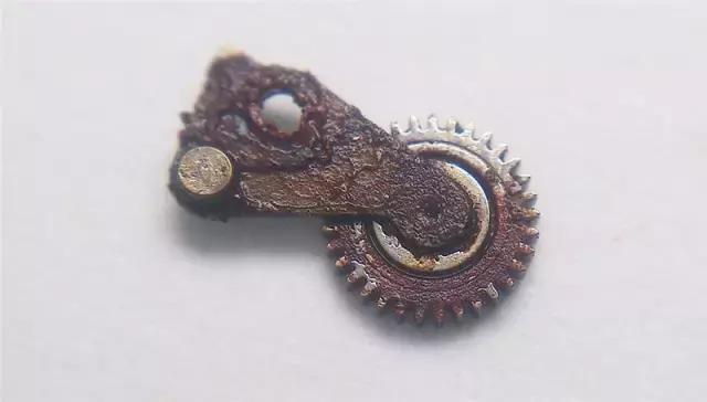 电话手表进水了怎么处理,手表进水修一下后还是正常使用吗