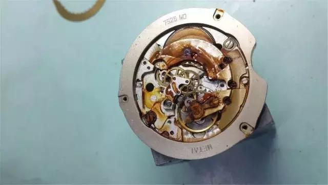 电话手表进水了怎么处理,手表进水修一下后还是正常使用吗