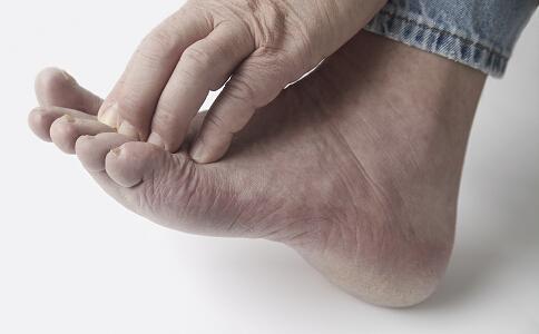 男人脚臭如何有效去除,男人脚臭怎么治最有效