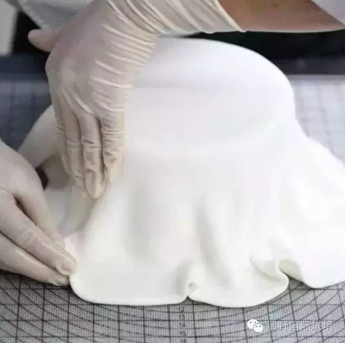 翻糖包面蛋糕得先冻硬吗,奶油蛋糕翻糖包面教程