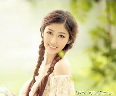 适合国字脸女人味发型,50-60岁国字脸女性适合中短的发型