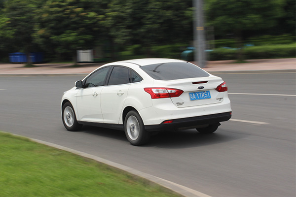 2013年1.8l福克斯二手车油耗多少,福克斯2011款三厢经典手动油耗1.8