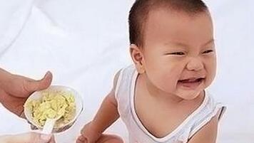 热天宝宝不爱吃奶怎么办,宝宝不爱喝奶不想吃饭怎么办