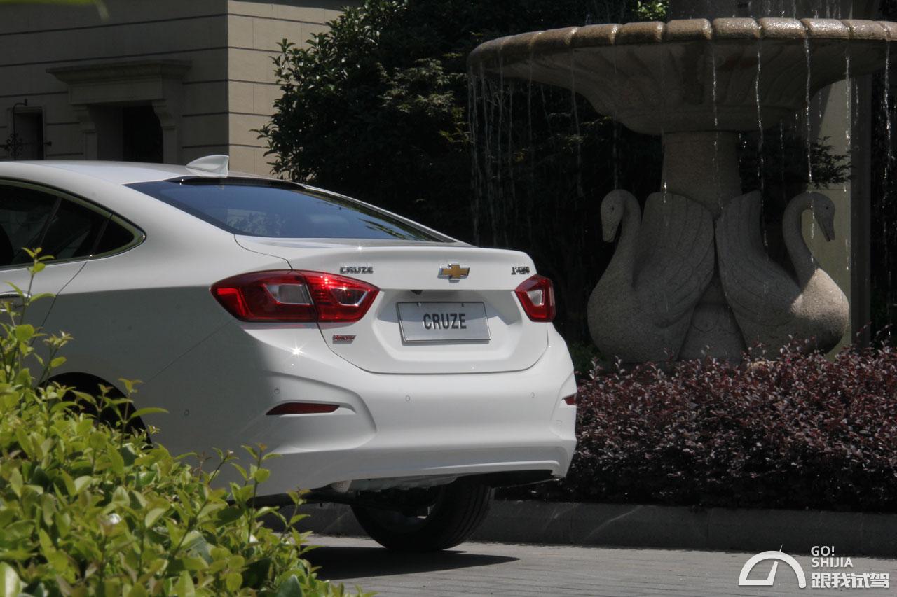 试驾19科鲁兹,雪佛兰科鲁兹2015款经典试驾视频