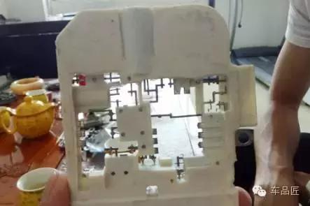 自动大灯影响氙气灯寿命吗,氙气灯频繁闪影响寿命吗