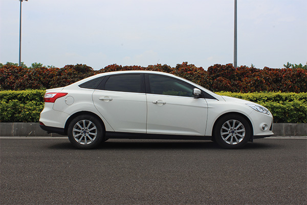 2013年1.8l福克斯二手车油耗多少,福克斯2011款三厢经典手动油耗1.8