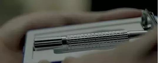 “微微一笑”头号嫌犯七夕露马脚：蒙面少女酒店花式抖S