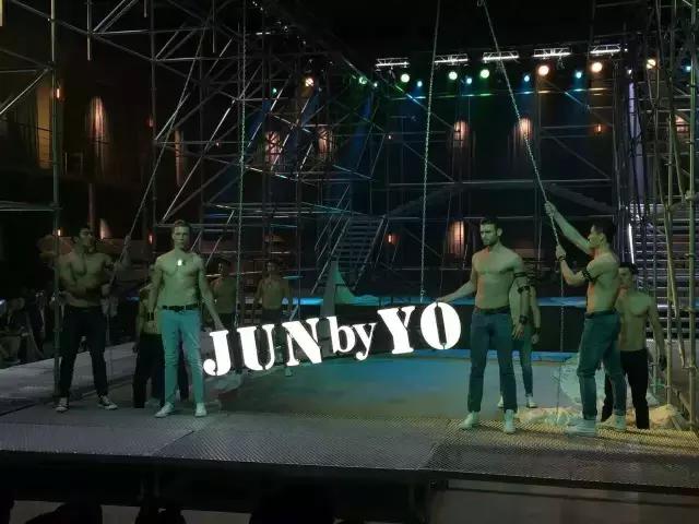 胡军设计服装,胡军时装展