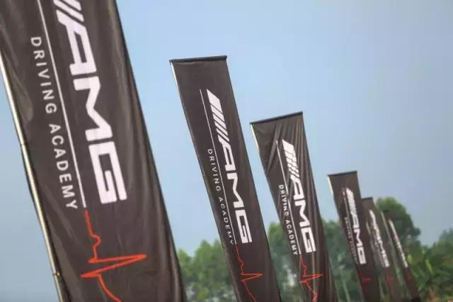 体验AMG驾驶学院：都是赛道暴君，不过容易让人有了新欢忘旧爱