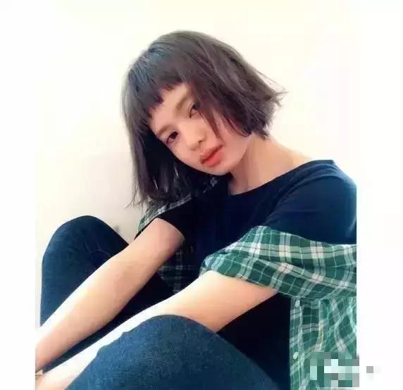 刘海剪坏了怎么扎好看,刘海剪坏了怎么办学生