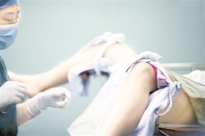 流产之后肚子为什么变大了,流产后小肚子变大了怎么回事