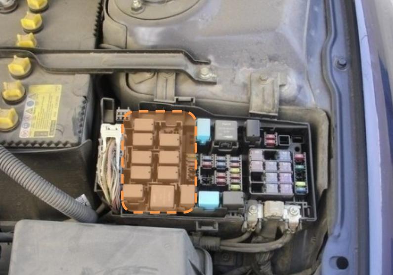 继电器经典二次电路图,继电器是如何控制电路故障