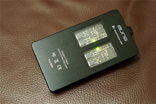 为什么耳机声音像蒙了一层布一样,耳机声音很炸很难受怎么调节