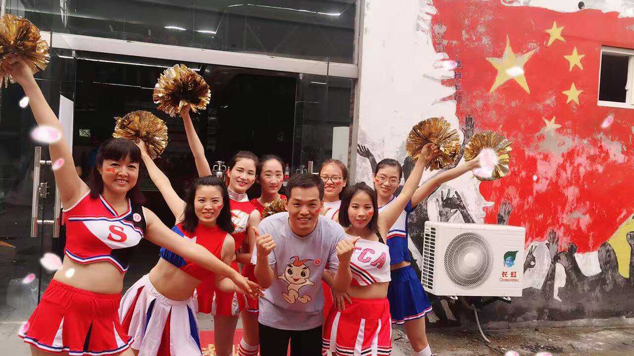 绿荫赛场战意浓和君学子情谊深--“梵恩诗杯”和君陕西足球赛