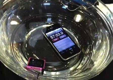 手机掉水里了进水不严重怎么处理,手机进水导致声音变小了怎么处理
