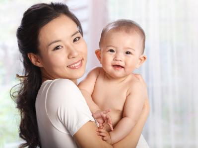 宝宝长湿疹的原因及护理方法,宝宝患湿疹的症状和治疗方法