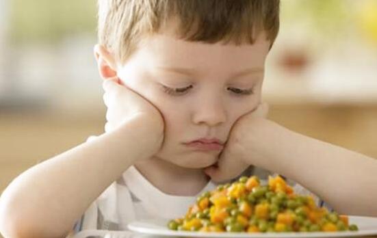 2岁宝宝不吃饭的原因及解决办法,2岁孩子不吃饭怎么办一招就搞定
