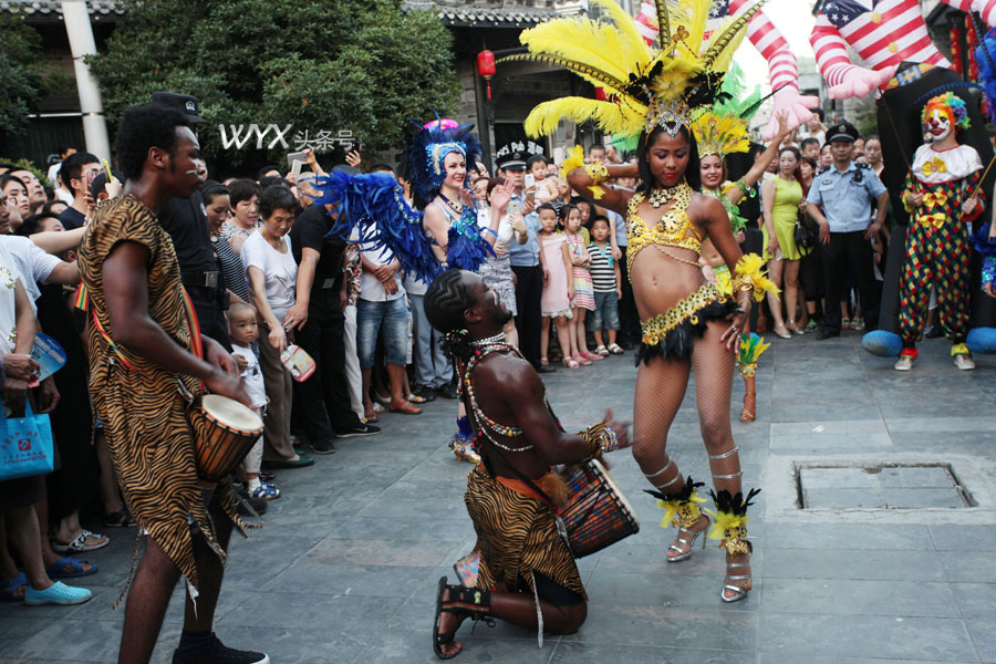 这个夏天巴西激情桑巴火了连山城小镇都是火辣辣的巴西女郎