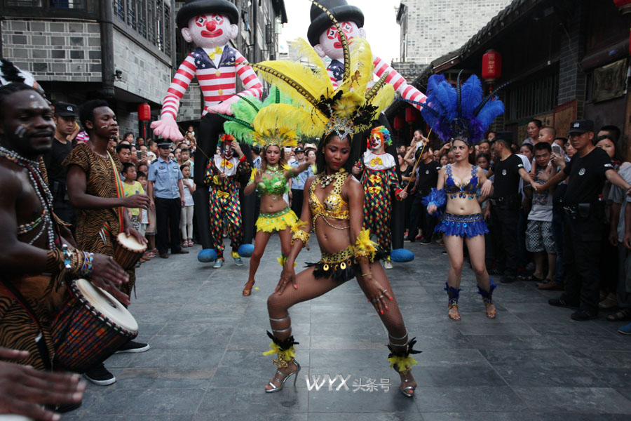 这个夏天巴西激情桑巴火了连山城小镇都是火辣辣的巴西女郎