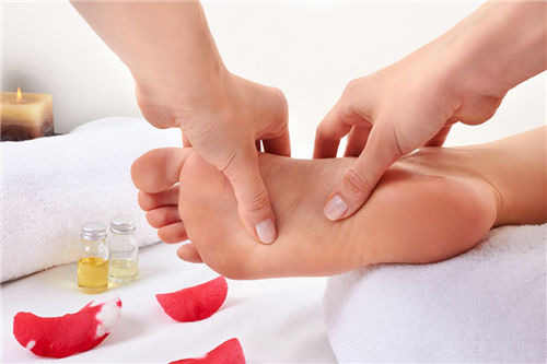 足浴背部按摩手法18步骤,足浴的正确按摩方法