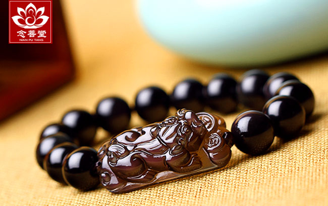 黑曜石貔貅手链戴左手还是右手,朱砂貔貅手链女生戴有什么讲究