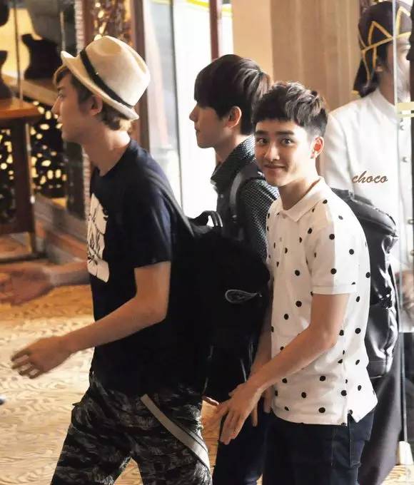 exo行走的atm,exo正规画报