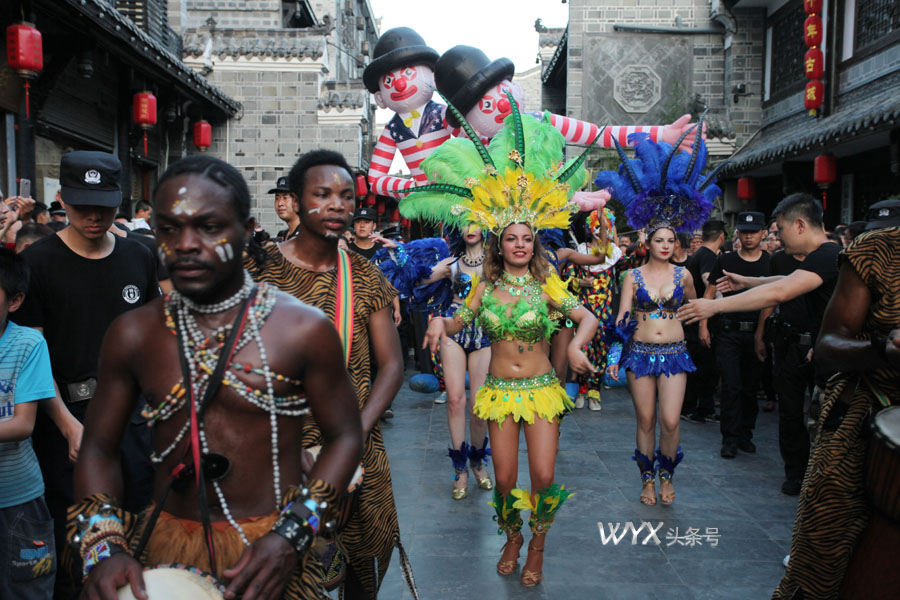 这个夏天巴西激情桑巴火了连山城小镇都是火辣辣的巴西女郎