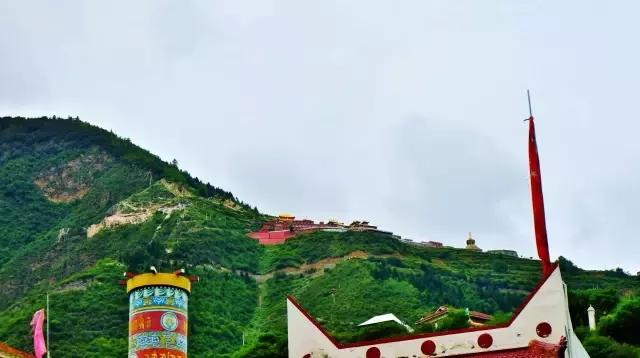 色达红色房子在哪,色达震撼的红房子