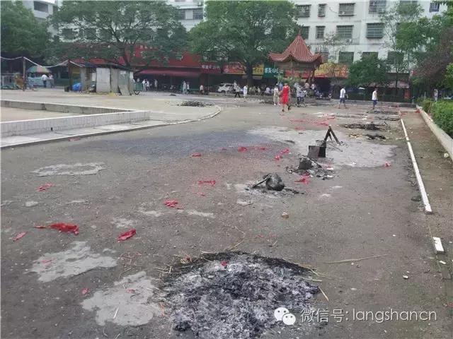 送老客‖中元节留下的残局，谁来为这样的不文明买单？新宁人