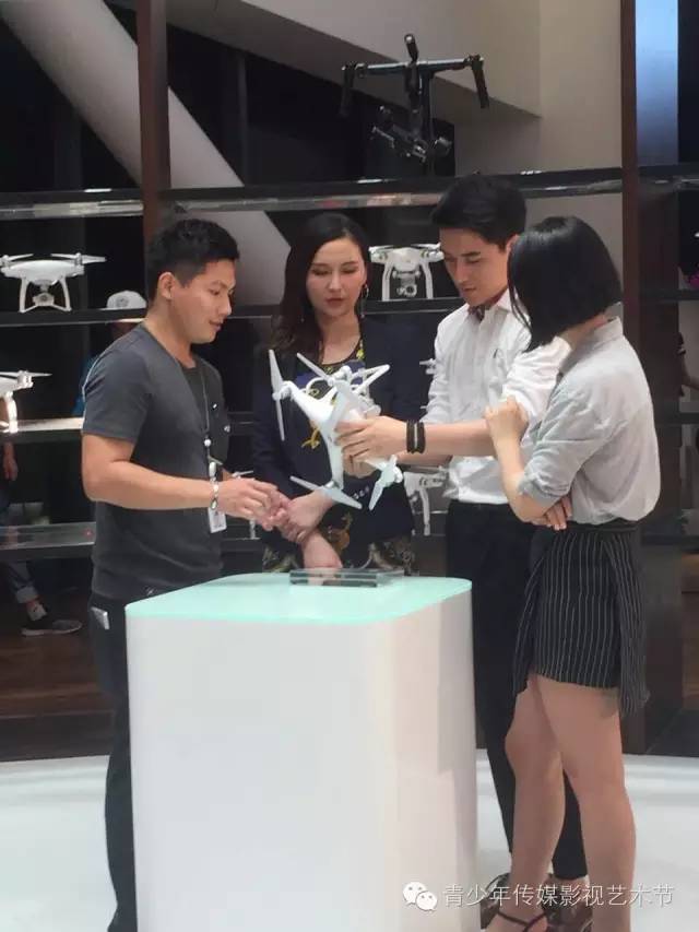 看这里！哇咔咔《南山区形象宣传片》之友情出演篇