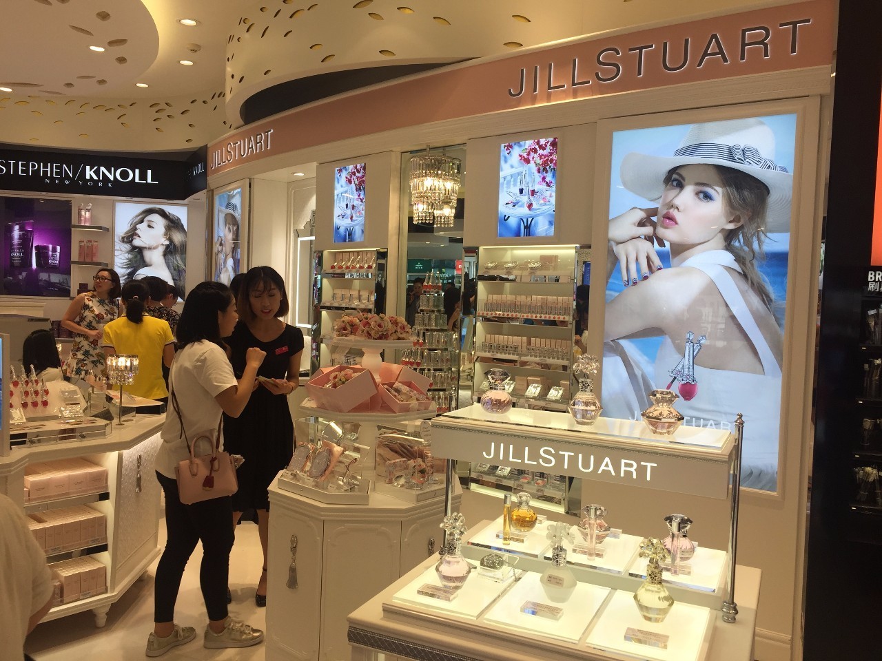 上海市内免税店,上海最大的免税店买手机