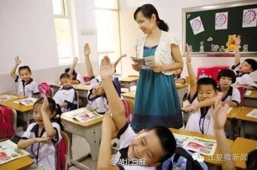 一张*证假**5部手机,打工妹摇身变成“女军官”...