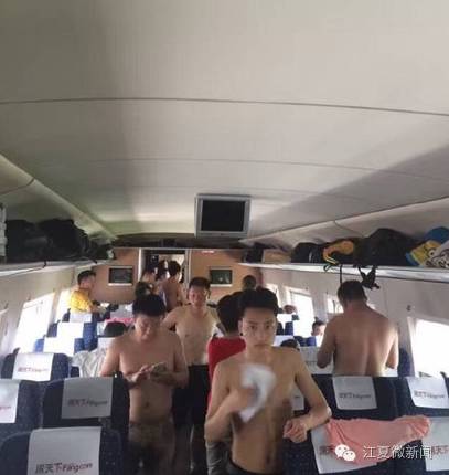 一张*证假**5部手机,打工妹摇身变成“女军官”...