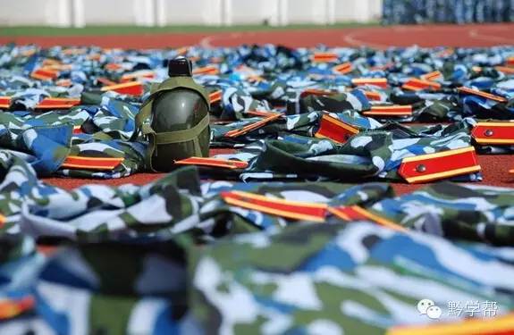 贵阳市第19中学新生军训,贵阳新学期来临高一新生参加军训