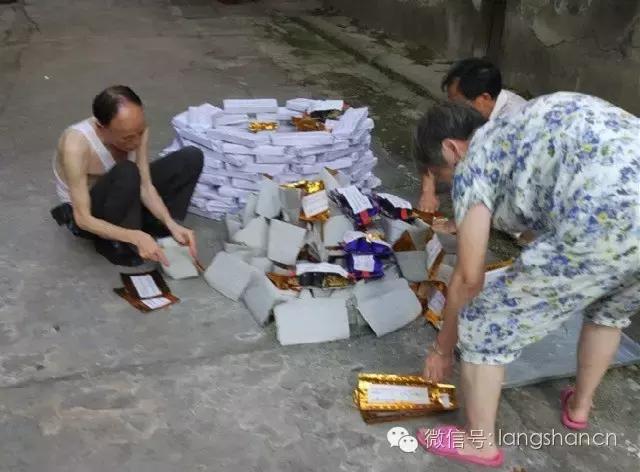 送老客‖中元节留下的残局，谁来为这样的不文明买单？新宁人