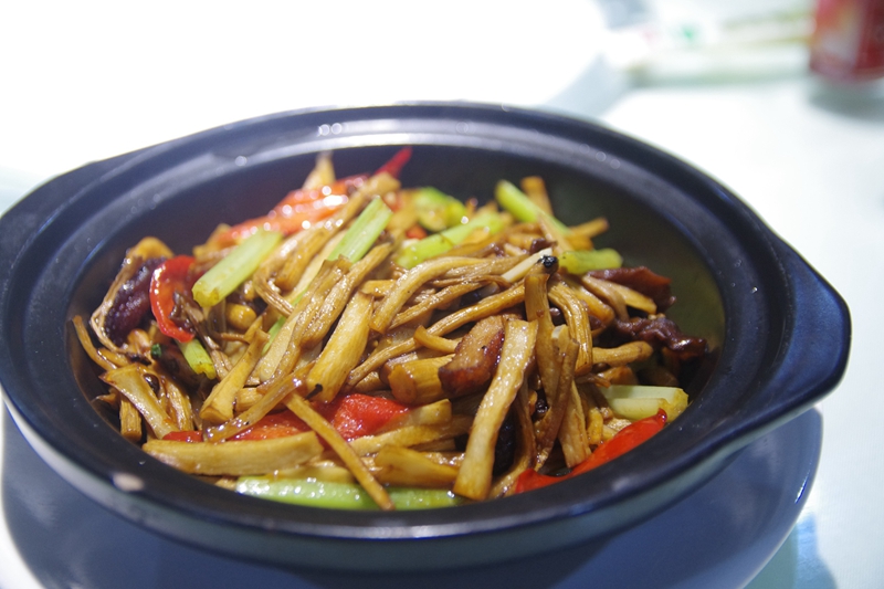 多变揽鲜又出新招：海鲜火锅霸王锅后这次出个五层塔！