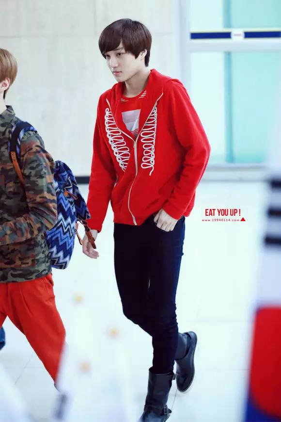 exo行走的atm,exo正规画报