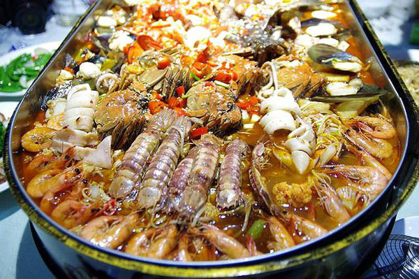 多变揽鲜又出新招：海鲜火锅霸王锅后这次出个五层塔！