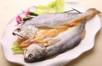 食物残渣卡喉咙怎么办,食物卡到喉咙里怎么办