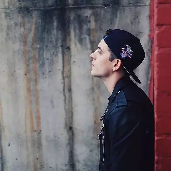 如何对待自恋型男友,如何与自恋型恋人相处