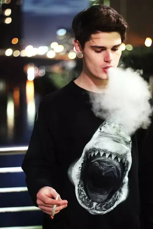 如何对待自恋型男友,如何与自恋型恋人相处