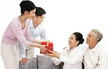 岳父岳母对自己有意见怎么办,岳父岳母不同意我们结婚该怎么办