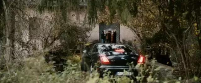 我丝毫不怀疑，这位导演曾来过云南尝过“毒蘑菇”