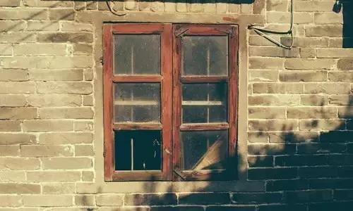 深圳龙岗查获高仿珠宝首饰被曝光,涉案深圳捣毁两个假冒化妆品窝点